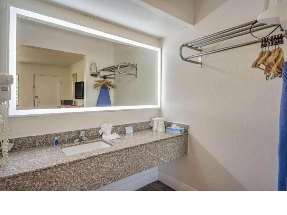 Rodeway Inn Port Richey North Extérieur photo