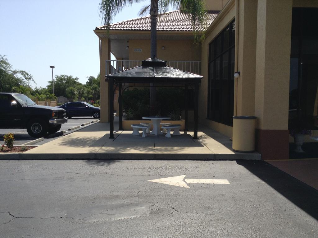 Rodeway Inn Port Richey North Extérieur photo